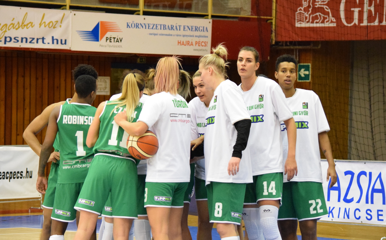 PEAC-PÉCS - CMB CARGO UNI GYŐR 64:74